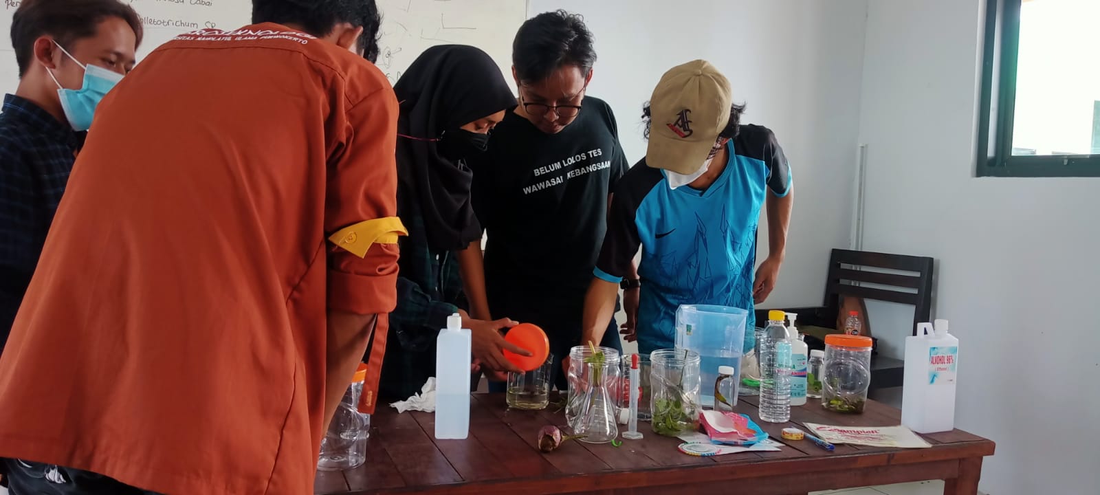 Dasari Ilmu Praktikum, Himpunan Mahasiswa Agroteknologi Ajak Anggotanya Lakukan Penelitian.