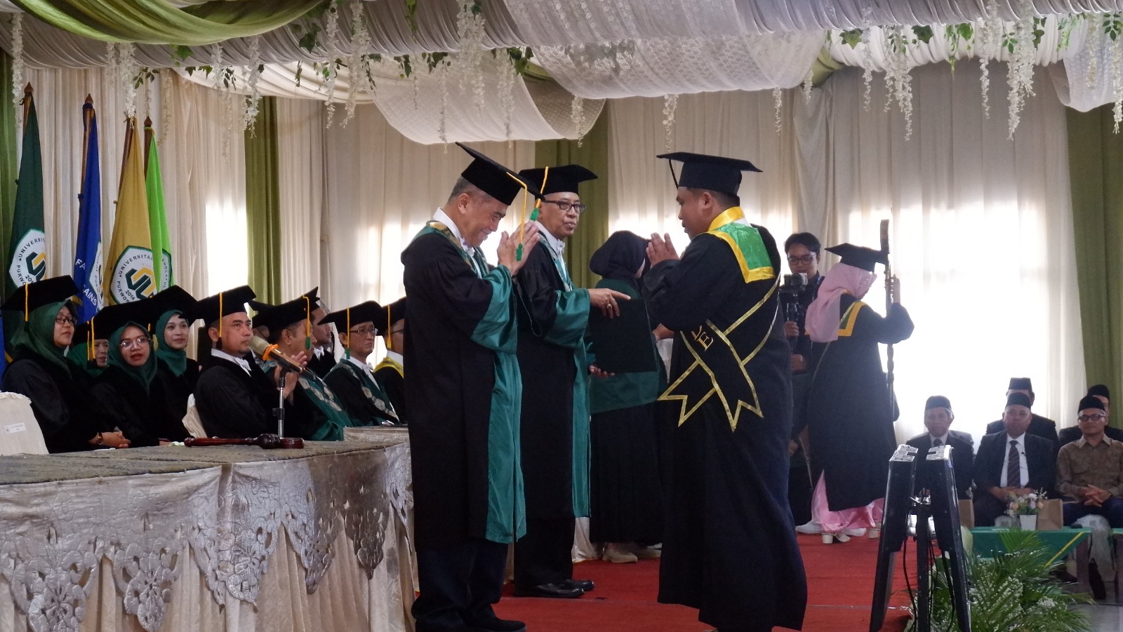 Lantik Wisudawan, Rektor Dorong Lulusan UNU Purwokerto Mempunyai Karakter Aswaja An-Nahdhiyyah
