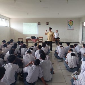 Sosialisasi oleh Tim Pengelola Mahasiswa Baru dan Beasiswa di SMK Tujuh Lima II Purwokerto